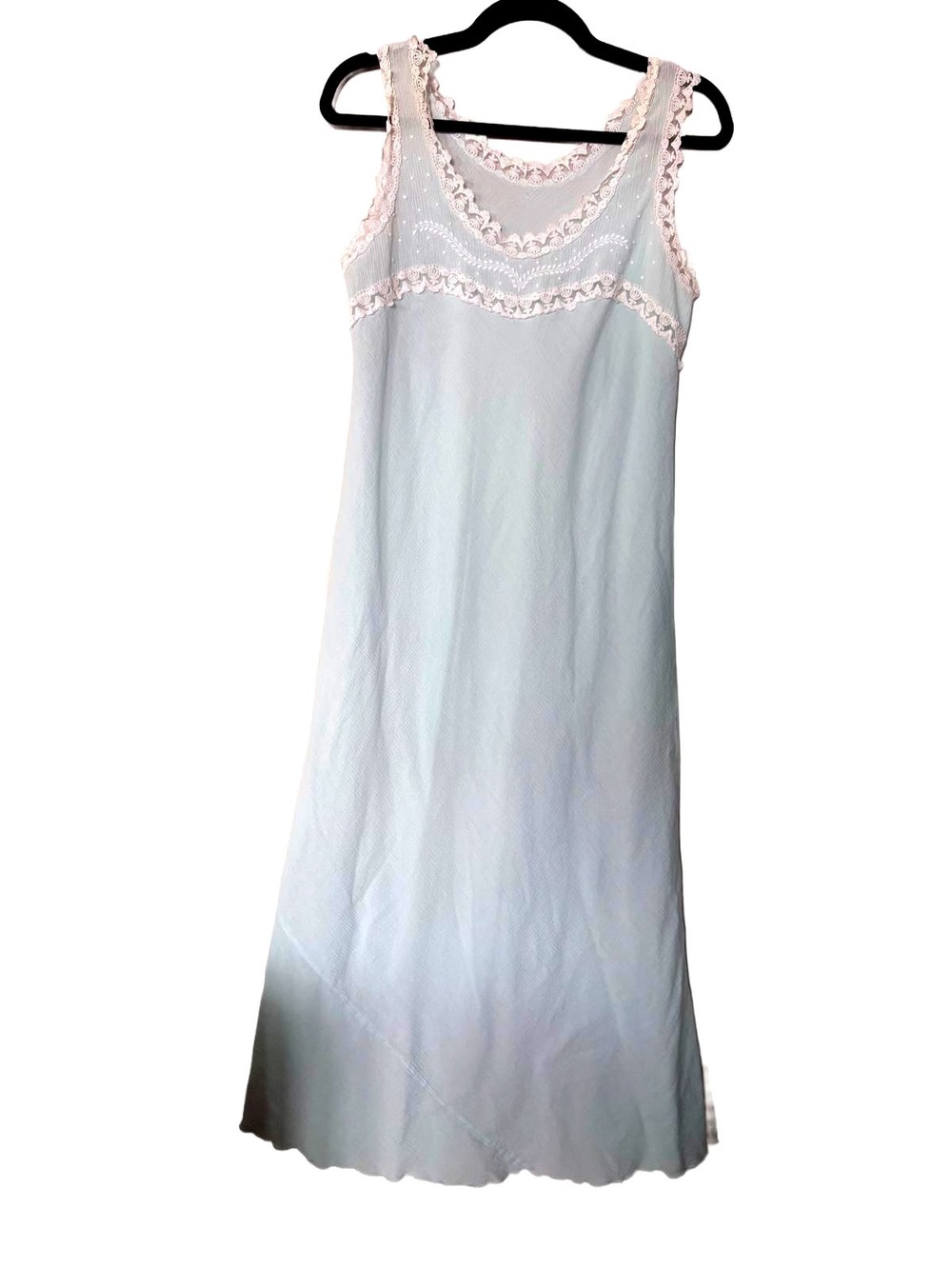 Elegant Light Blue Sleeveless Dress with Lace Detailing